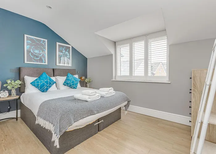 Stylish 1 Bed Apt , Central , Pkg, Perfect For Long Stays