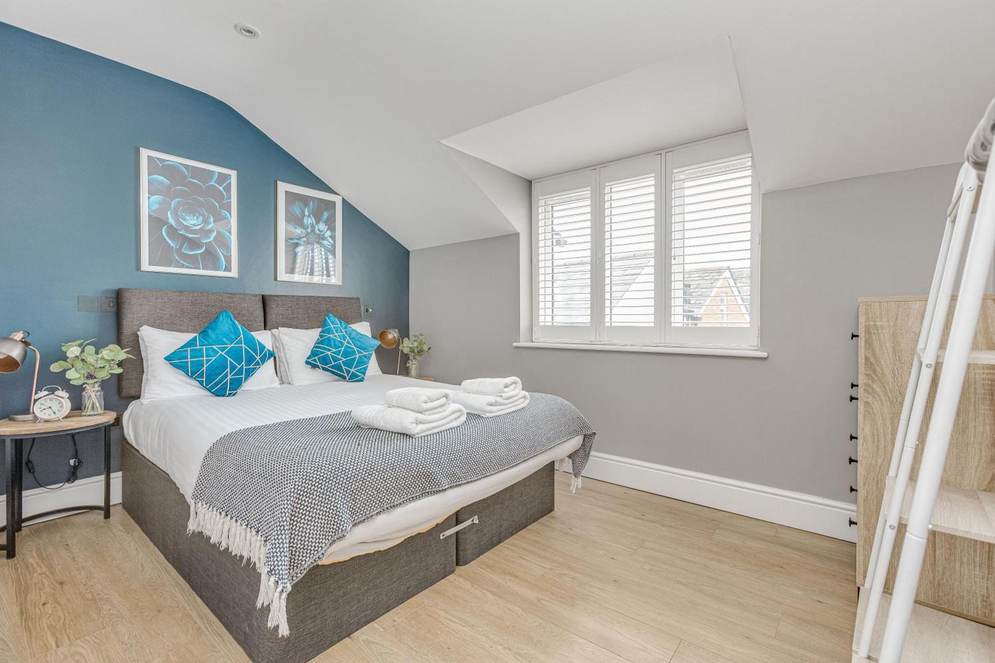 Stylish 1 Bed , , Pkg, Perfect For Long *